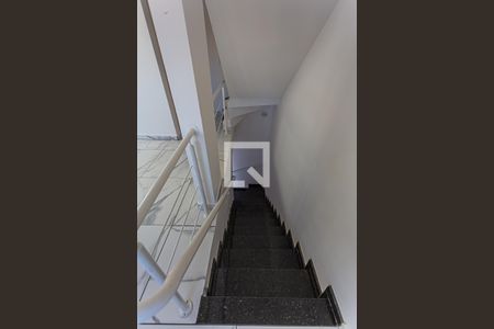 Casa à venda com 81m², 2 quartos e 3 vagasEscada Garagem