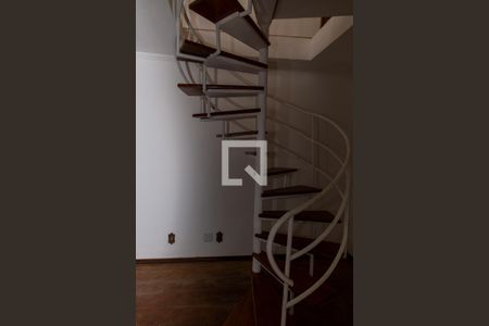 Casa à venda com 510m², 6 quartos e 5 vagasEscada