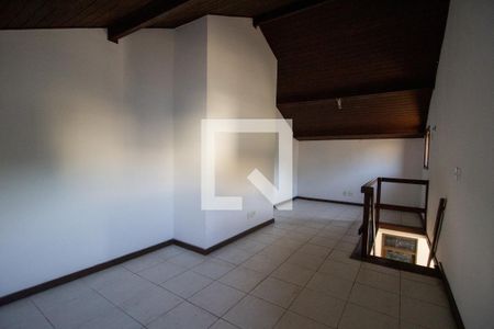 Casa de condomínio à venda com 90m², 3 quartos e 2 vagasSotão
