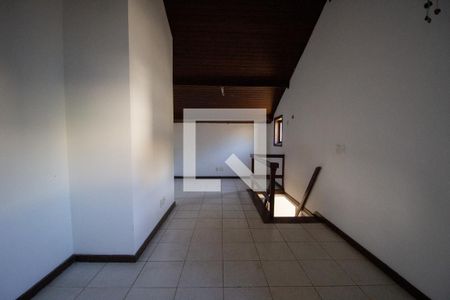 Casa de condomínio à venda com 90m², 3 quartos e 2 vagasSotão