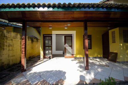 Casa de condomínio à venda com 90m², 3 quartos e 2 vagasQuintal