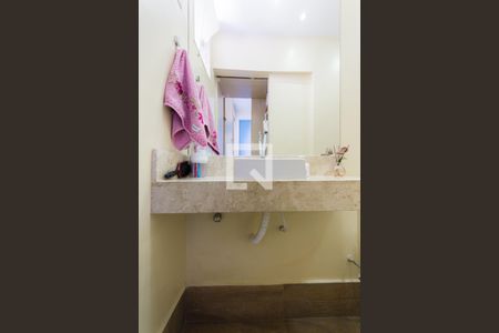 Casa de condomínio à venda com 215m², 3 quartos e 3 vagasBanheiro da Suíte