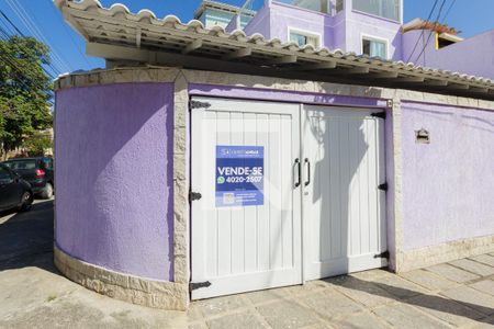 Casa de condomínio à venda com 215m², 3 quartos e 3 vagasFachada