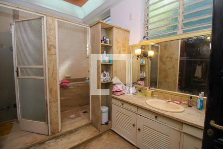 Casa à venda com 780m², 5 quartos e 2 vagasBanheiro da Suíte 1