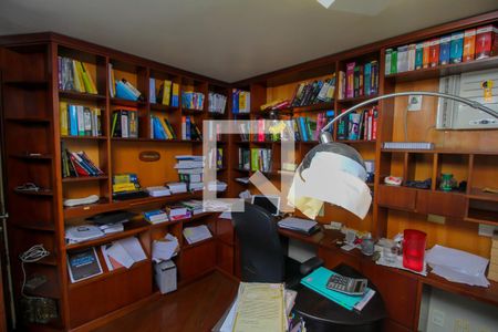 Casa à venda com 780m², 5 quartos e 2 vagasEscritório