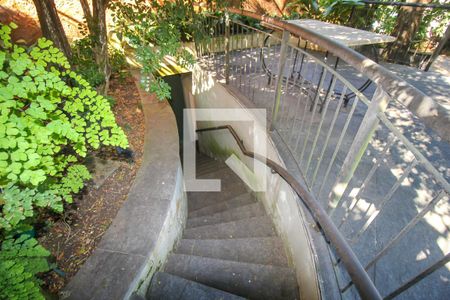 Casa à venda com 780m², 5 quartos e 2 vagasEscada