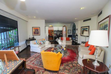 Casa à venda com 780m², 5 quartos e 2 vagasSala de Estar