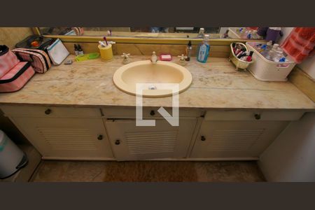 Casa à venda com 780m², 5 quartos e 2 vagasBanheiro da Suíte 1