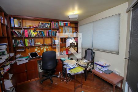 Casa à venda com 780m², 5 quartos e 2 vagasEscritório