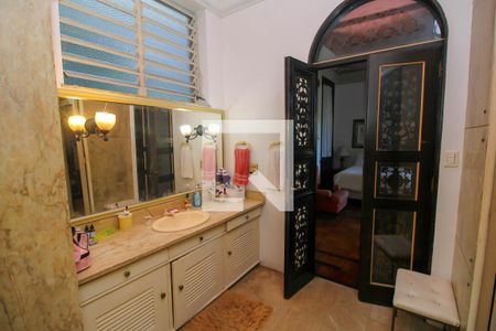 Casa à venda com 780m², 5 quartos e 2 vagasBanheiro da Suíte 1