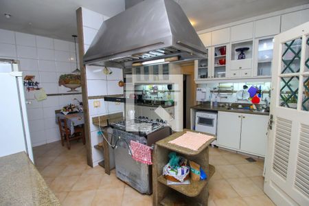 Casa à venda com 780m², 5 quartos e 2 vagasCozinha - Armários