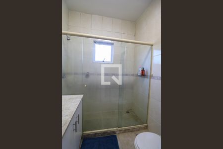 Casa de condomínio à venda com 450m², 5 quartos e 4 vagas Casa de condomínio à venda com 450m², 5 quartos e 4 vagasBanheiro da Suíte 2 e 3