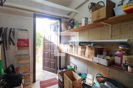 Casa de condomínio à venda com 450m², 5 quartos e 4 vagas Casa de condomínio à venda com 450m², 5 quartos e 4 vagasDispensa