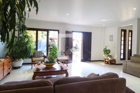 Casa de condomínio à venda com 450m², 5 quartos e 4 vagas Casa de condomínio à venda com 450m², 5 quartos e 4 vagasSala