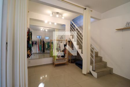 Casa de condomínio à venda com 450m², 5 quartos e 4 vagas Casa de condomínio à venda com 450m², 5 quartos e 4 vagasAcademia