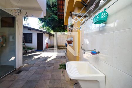 Casa de condomínio à venda com 450m², 5 quartos e 4 vagas Casa de condomínio à venda com 450m², 5 quartos e 4 vagasQuintal