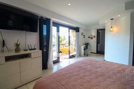 Casa de condomínio à venda com 450m², 5 quartos e 4 vagas Casa de condomínio à venda com 450m², 5 quartos e 4 vagasSuíte master