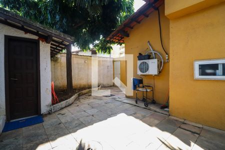 Casa de condomínio à venda com 450m², 5 quartos e 4 vagas Casa de condomínio à venda com 450m², 5 quartos e 4 vagasQuintal