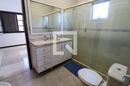 Casa de condomínio à venda com 450m², 5 quartos e 4 vagas Casa de condomínio à venda com 450m², 5 quartos e 4 vagasBanheiro da Suíte 2 e 3