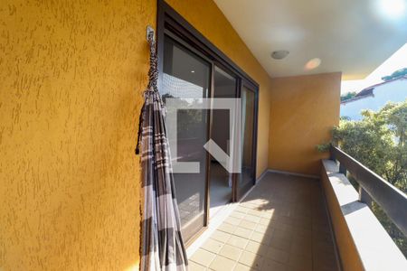 Casa de condomínio à venda com 450m², 5 quartos e 4 vagas Casa de condomínio à venda com 450m², 5 quartos e 4 vagasVaranda da Suíte master