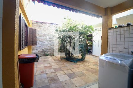 Casa de condomínio à venda com 450m², 5 quartos e 4 vagas Casa de condomínio à venda com 450m², 5 quartos e 4 vagasÁrea de Serviço