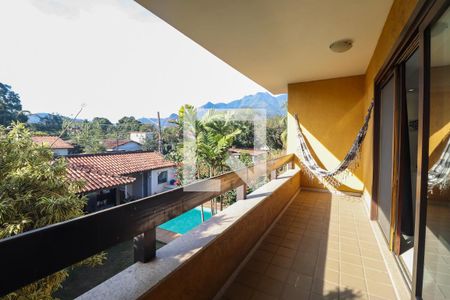 Casa de condomínio à venda com 450m², 5 quartos e 4 vagas Casa de condomínio à venda com 450m², 5 quartos e 4 vagasVaranda da Suíte master