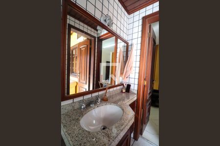 Casa de condomínio à venda com 450m², 5 quartos e 4 vagas Casa de condomínio à venda com 450m², 5 quartos e 4 vagasBanheiro da Suíte 1