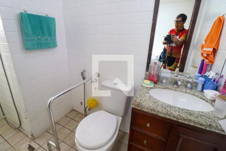 Casa de condomínio à venda com 450m², 5 quartos e 4 vagas Casa de condomínio à venda com 450m², 5 quartos e 4 vagasBanheiro da Suíte 4