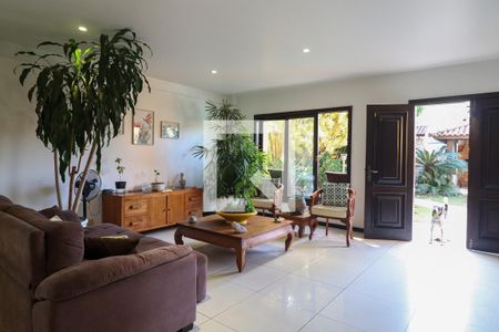 Casa de condomínio à venda com 450m², 5 quartos e 4 vagas Casa de condomínio à venda com 450m², 5 quartos e 4 vagasSala