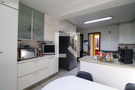 Casa de condomínio à venda com 450m², 5 quartos e 4 vagas Casa de condomínio à venda com 450m², 5 quartos e 4 vagasCozinha