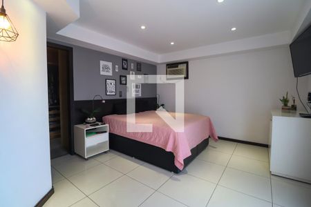 Casa de condomínio à venda com 450m², 5 quartos e 4 vagas Casa de condomínio à venda com 450m², 5 quartos e 4 vagasSuíte master