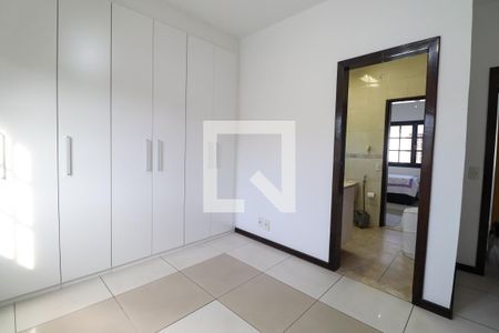 Casa de condomínio à venda com 450m², 5 quartos e 4 vagas Casa de condomínio à venda com 450m², 5 quartos e 4 vagasSuíte 3