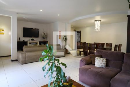 Casa de condomínio à venda com 450m², 5 quartos e 4 vagas Casa de condomínio à venda com 450m², 5 quartos e 4 vagasSala