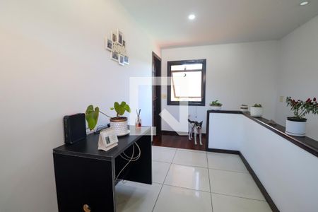 Casa de condomínio à venda com 450m², 5 quartos e 4 vagas Casa de condomínio à venda com 450m², 5 quartos e 4 vagasCorredor da Escada