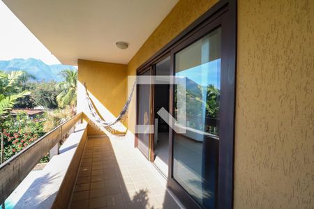 Casa de condomínio à venda com 450m², 5 quartos e 4 vagas Casa de condomínio à venda com 450m², 5 quartos e 4 vagasVaranda da Suíte master