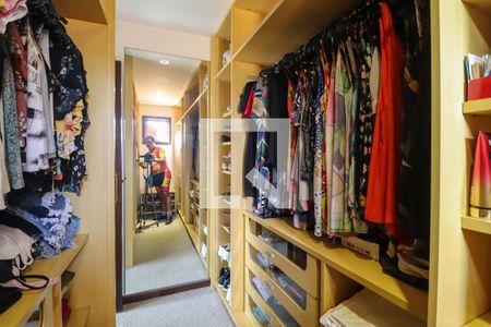 Casa de condomínio à venda com 450m², 5 quartos e 4 vagas Casa de condomínio à venda com 450m², 5 quartos e 4 vagasCoset da Suíte master