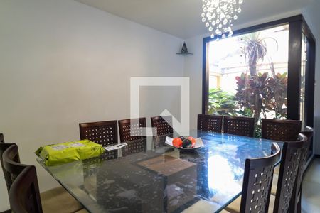 Casa de condomínio à venda com 450m², 5 quartos e 4 vagas Casa de condomínio à venda com 450m², 5 quartos e 4 vagasSala