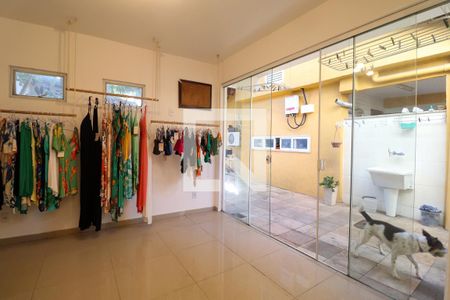 Casa de condomínio à venda com 450m², 5 quartos e 4 vagas Casa de condomínio à venda com 450m², 5 quartos e 4 vagasAcademia