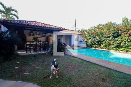 Casa de condomínio à venda com 450m², 5 quartos e 4 vagas Casa de condomínio à venda com 450m², 5 quartos e 4 vagasQuintal