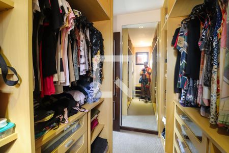 Casa de condomínio à venda com 450m², 5 quartos e 4 vagas Casa de condomínio à venda com 450m², 5 quartos e 4 vagasCoset da Suíte master