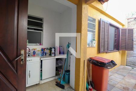 Casa de condomínio à venda com 450m², 5 quartos e 4 vagas Casa de condomínio à venda com 450m², 5 quartos e 4 vagasÁrea de Serviço