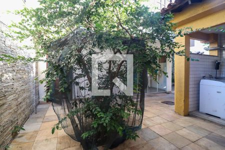 Casa de condomínio à venda com 450m², 5 quartos e 4 vagas Casa de condomínio à venda com 450m², 5 quartos e 4 vagasQuintal