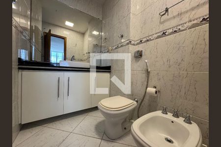 Apartamento à venda com 156m², 3 quartos e 2 vagasSuíte 1 - Banheiro