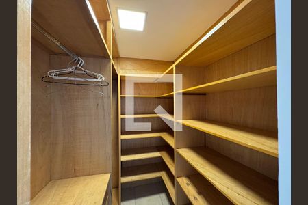 Apartamento à venda com 156m², 3 quartos e 2 vagasSuíte 1 - Closet