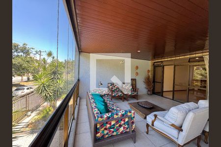 Apartamento à venda com 156m², 3 quartos e 2 vagasVaranda