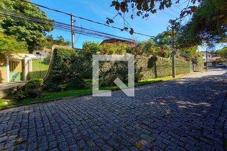 Casa de condomínio à venda com 1400m², 5 quartos e 4 vagasFachada