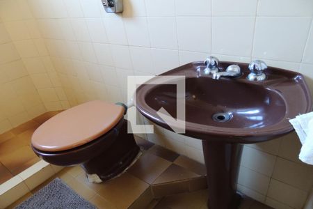 Casa de condomínio à venda com 1400m², 5 quartos e 4 vagasBanheiro de Serviço