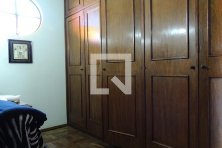 Casa de condomínio à venda com 1400m², 5 quartos e 4 vagasCloset