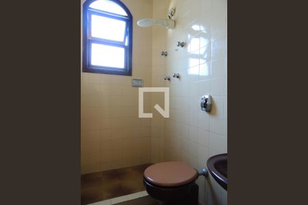 Casa de condomínio à venda com 1400m², 5 quartos e 4 vagasBanheiro de Serviço