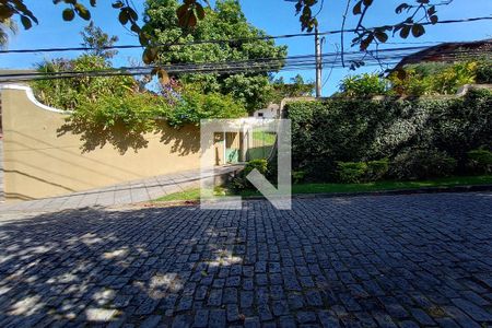 Casa de condomínio à venda com 1400m², 5 quartos e 4 vagasFachada